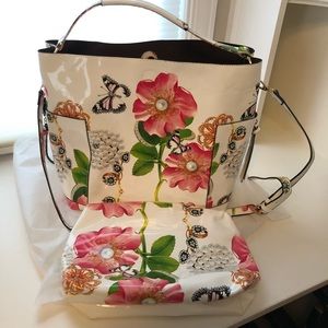 Floral bucket bag and makeup bag